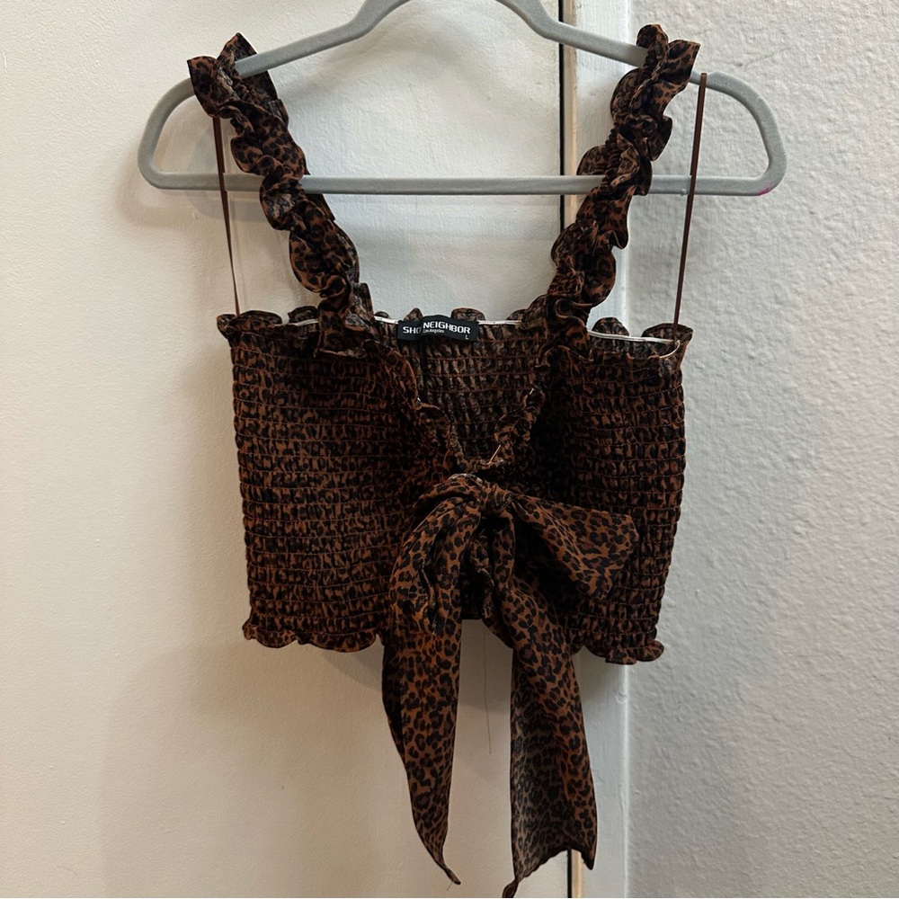 SHOP NEIGHBOR Leopard Print Ruffle Crop Top